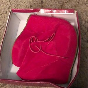 size 10 fuchsia wedges.